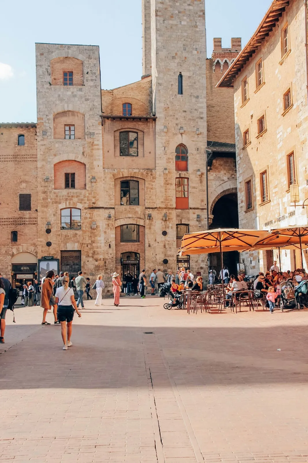 Piazza della Cisterna – Foto 1